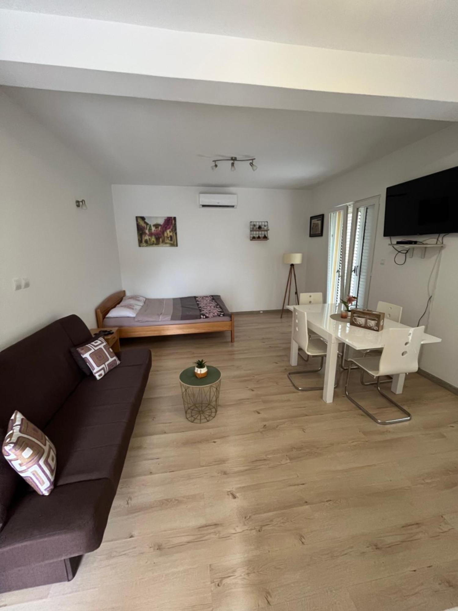 비엘라 Apartman Iskra 아파트 외부 사진