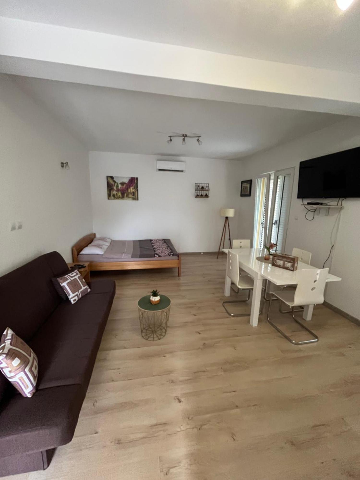 비엘라 Apartman Iskra 아파트 외부 사진